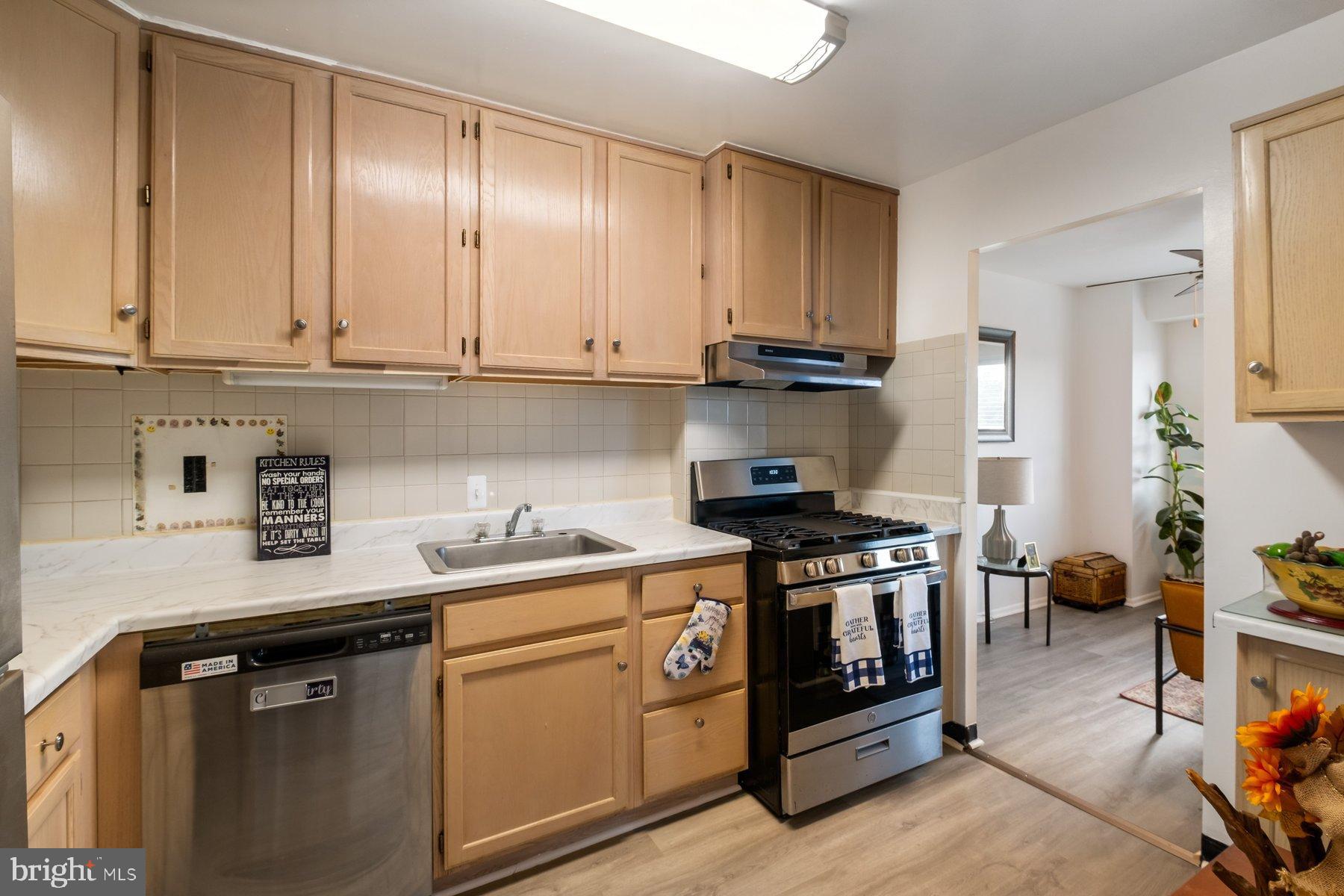 1111 UNIVERSITY BOULEVARD W