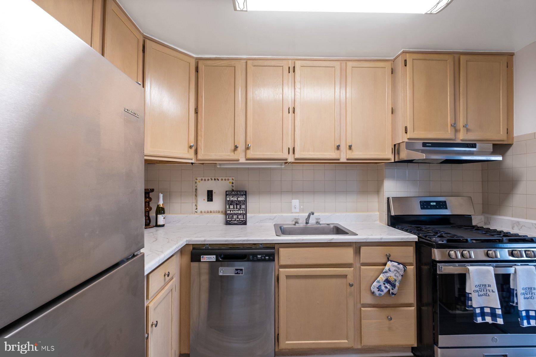 1111 UNIVERSITY BOULEVARD W