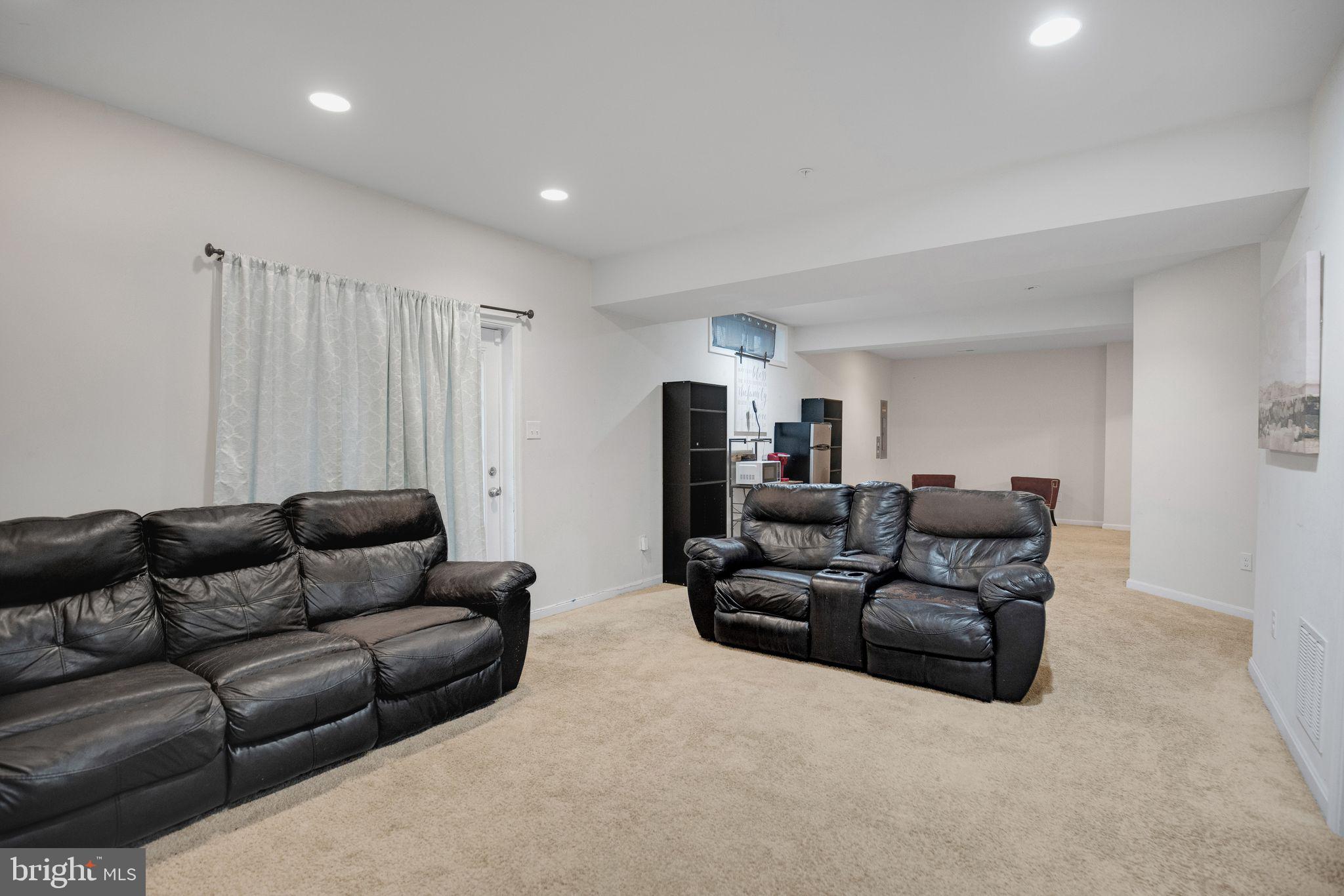 9619 Byward Blvd
