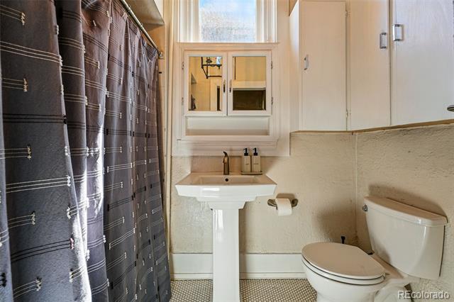 1136 N Logan Street Unit: 2