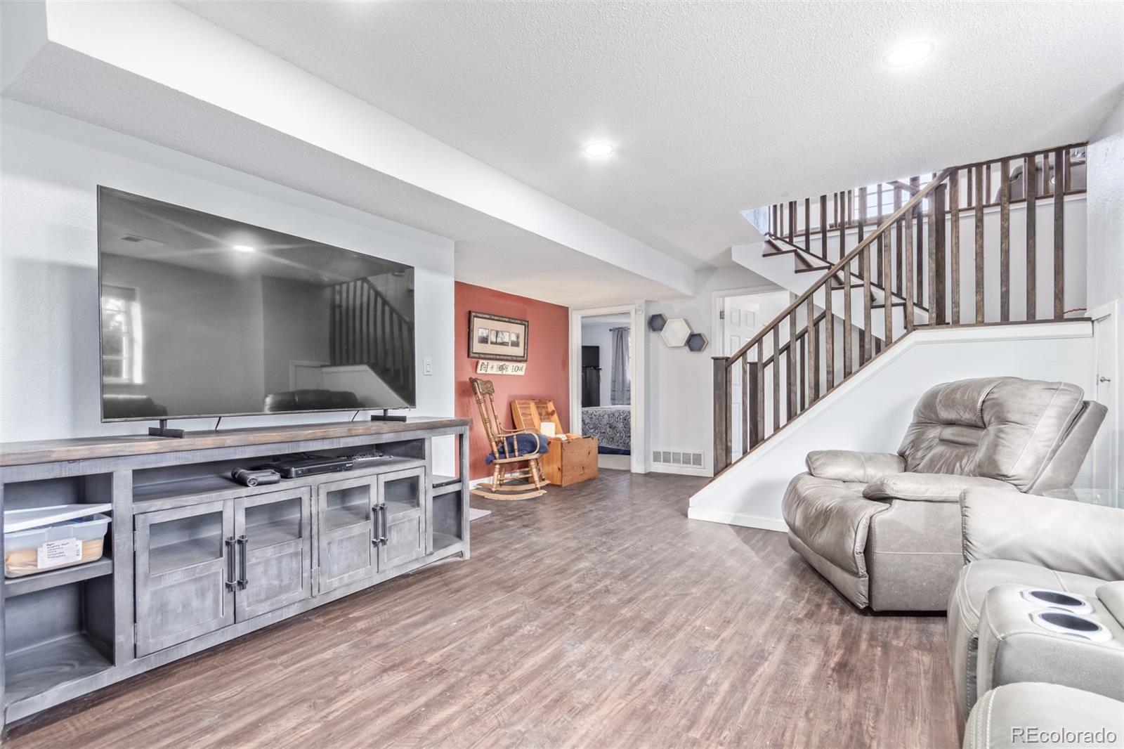 1081 E 119th Place
