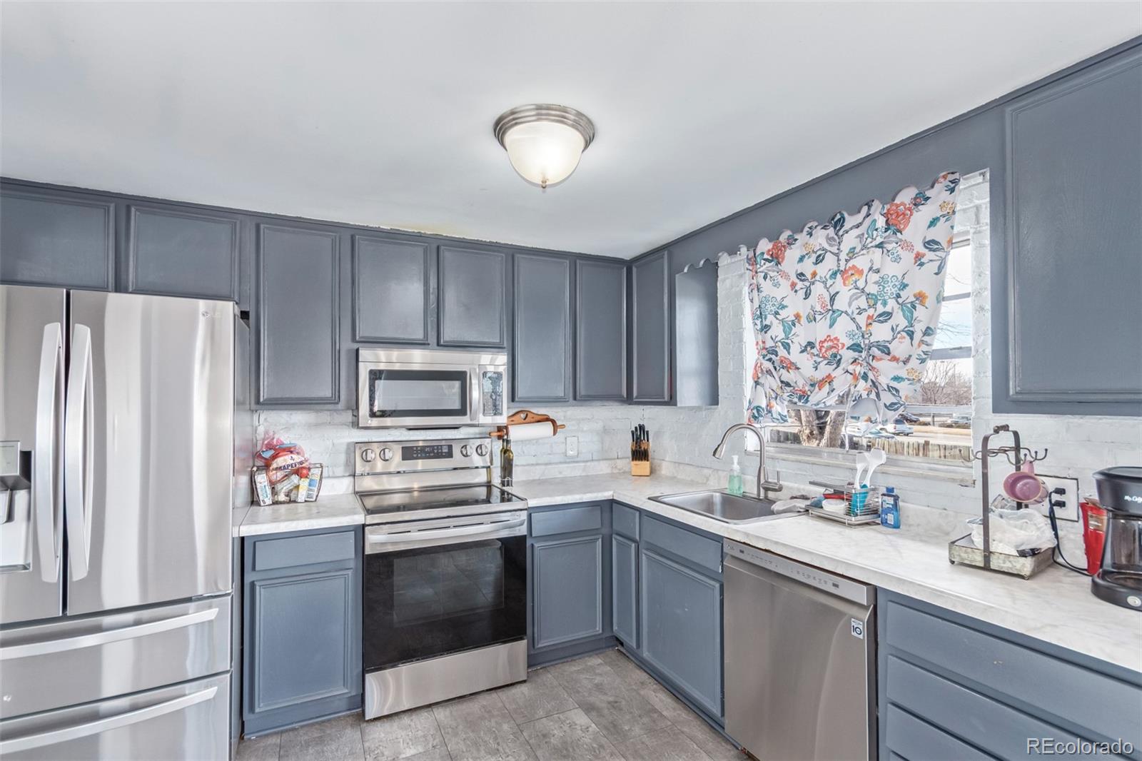 1081 E 119th Place