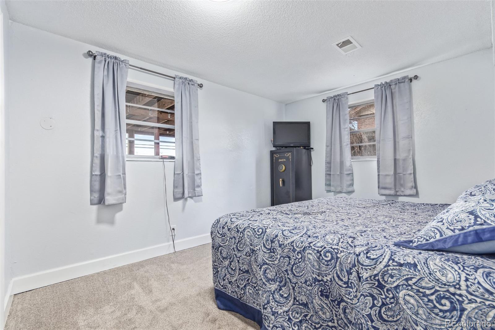 1081 E 119th Place