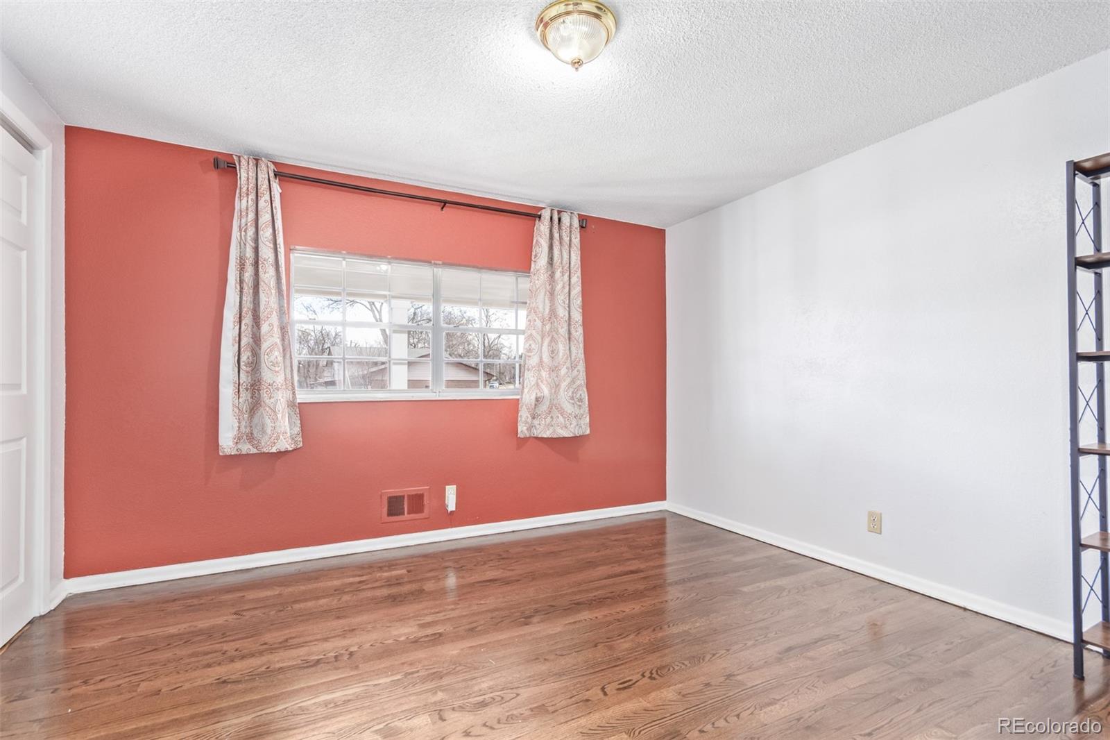 1081 E 119th Place