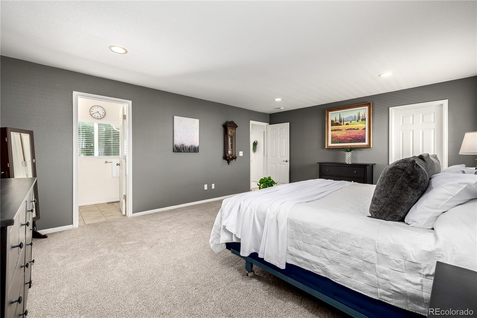 8136 S Memphis Way