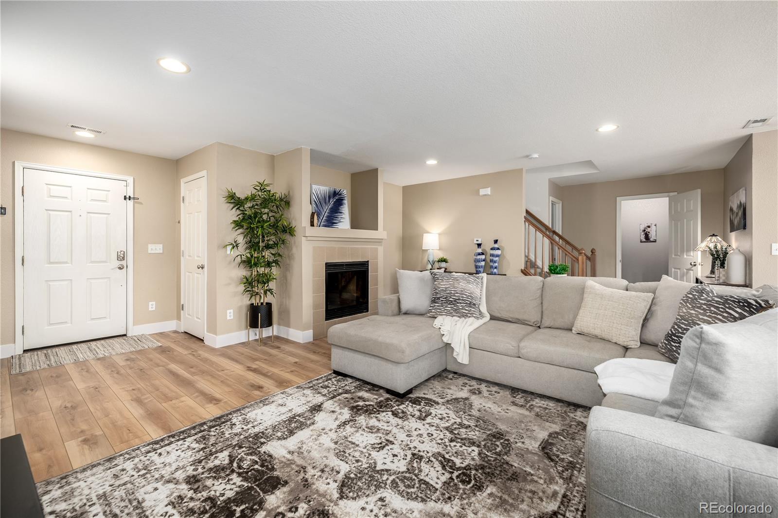 8136 S Memphis Way