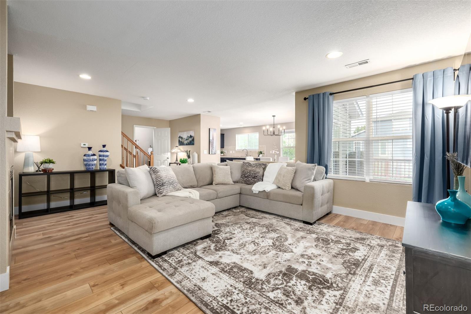 8136 S Memphis Way