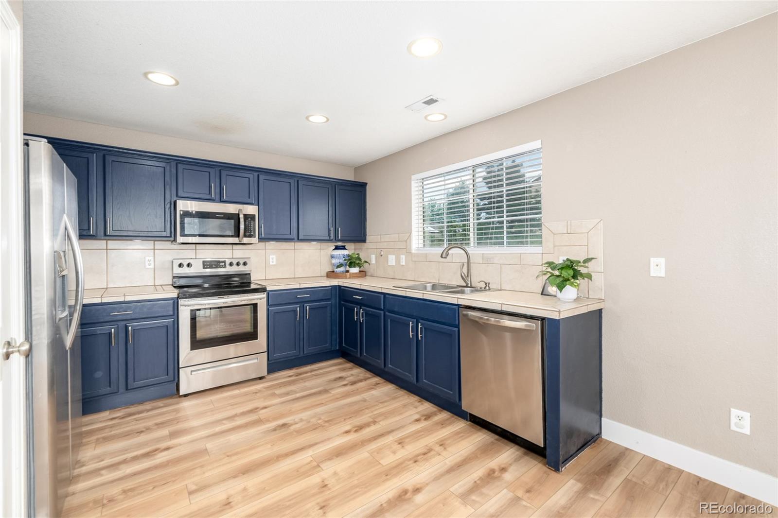 8136 S Memphis Way
