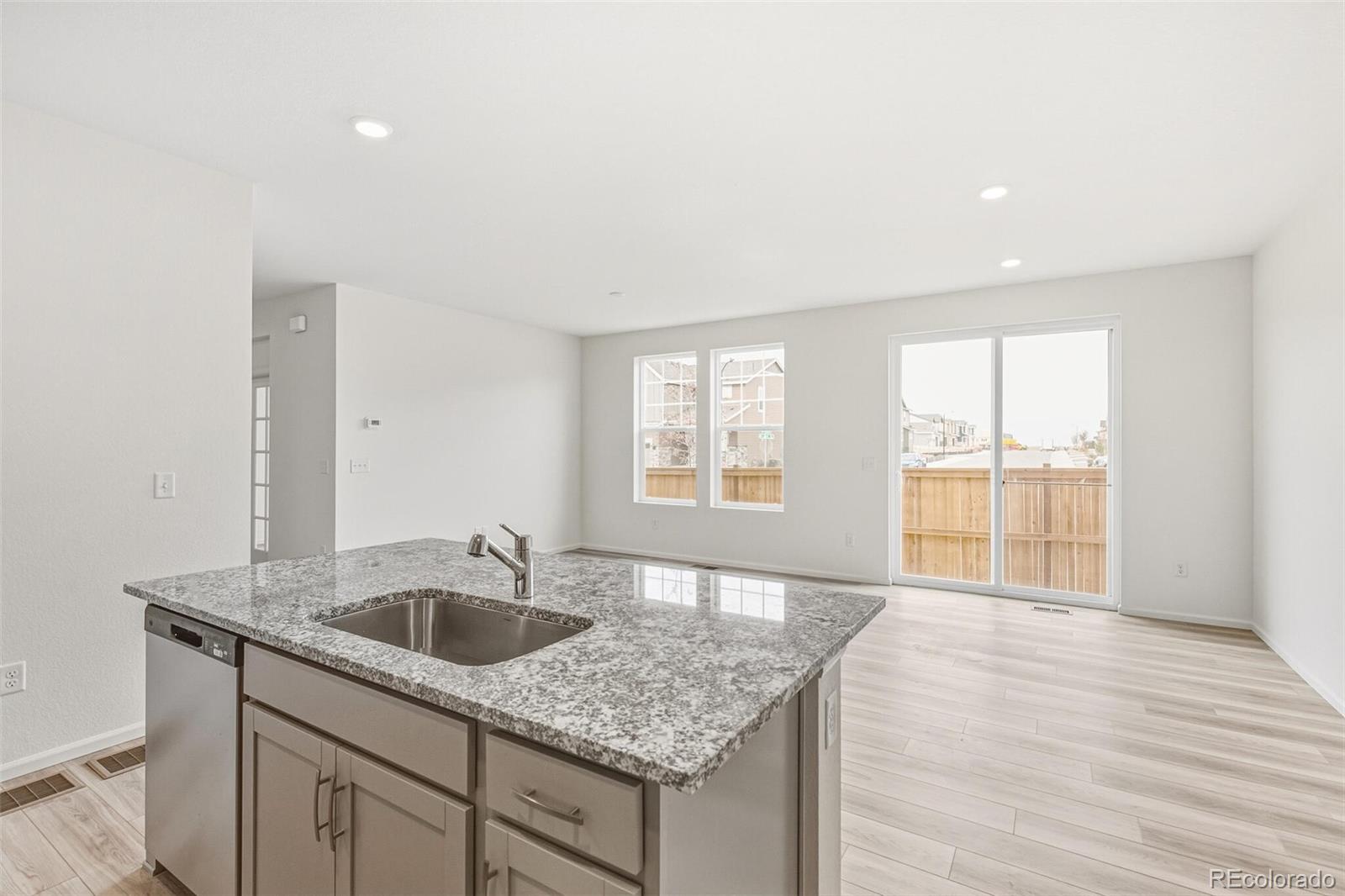 28708 E 6th Place