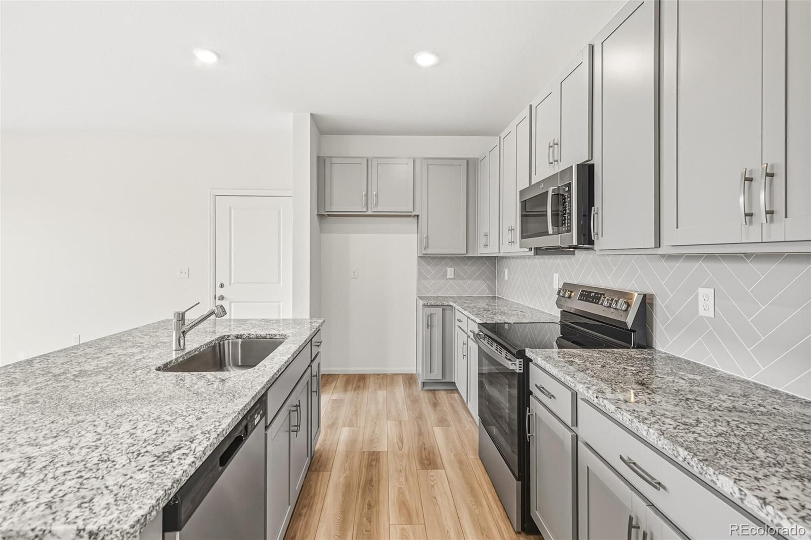 28708 E 6th Place
