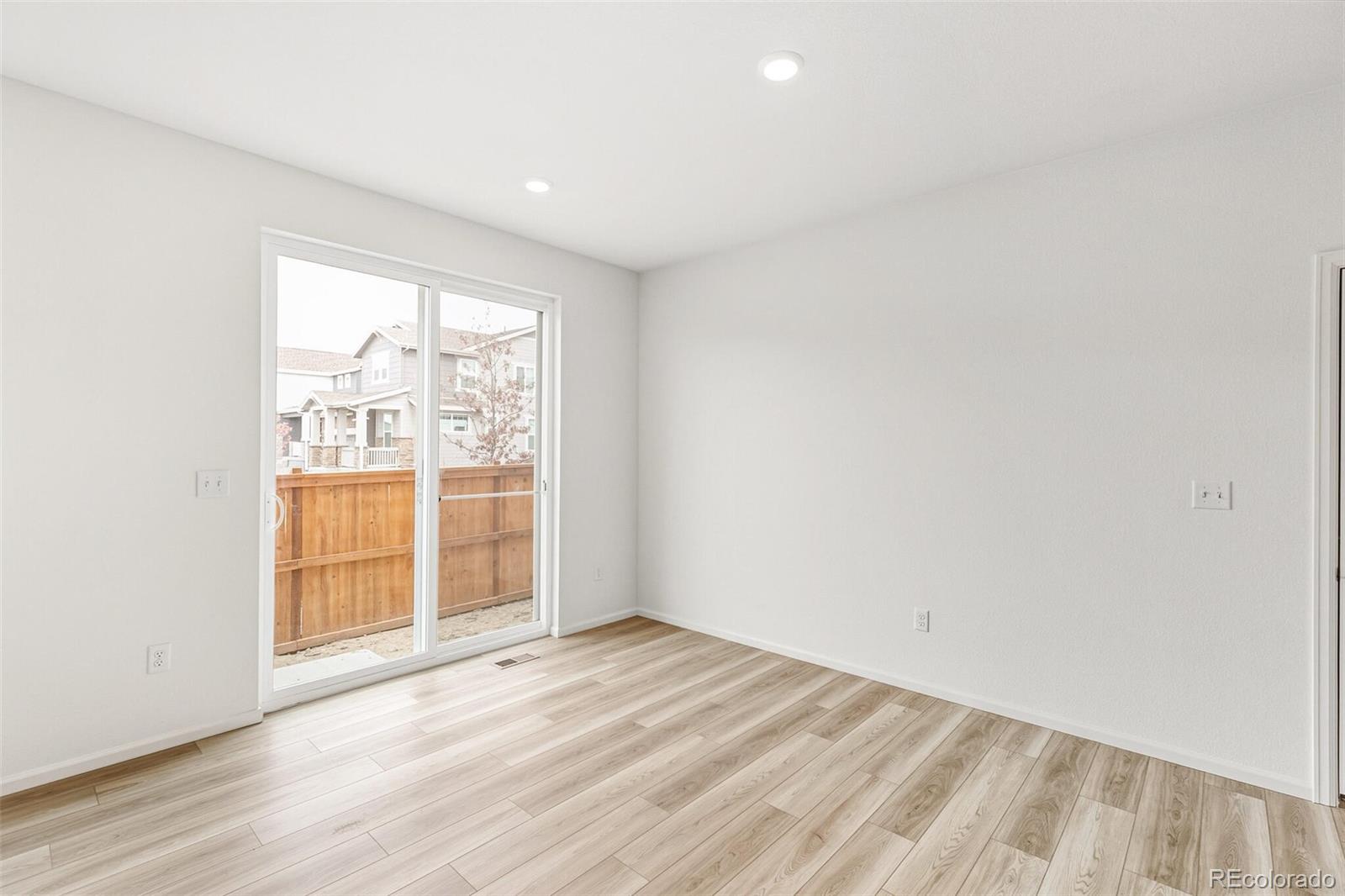 28708 E 6th Place