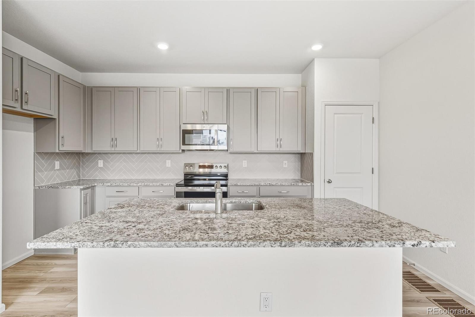 28708 E 6th Place