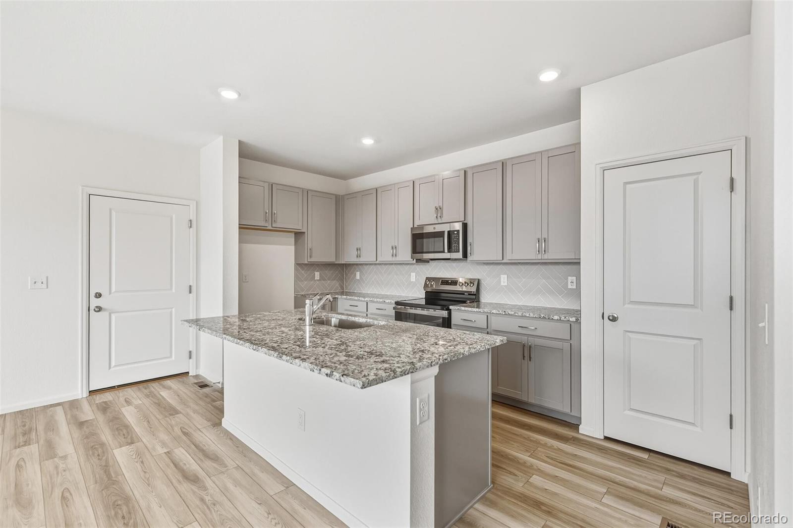 28708 E 6th Place