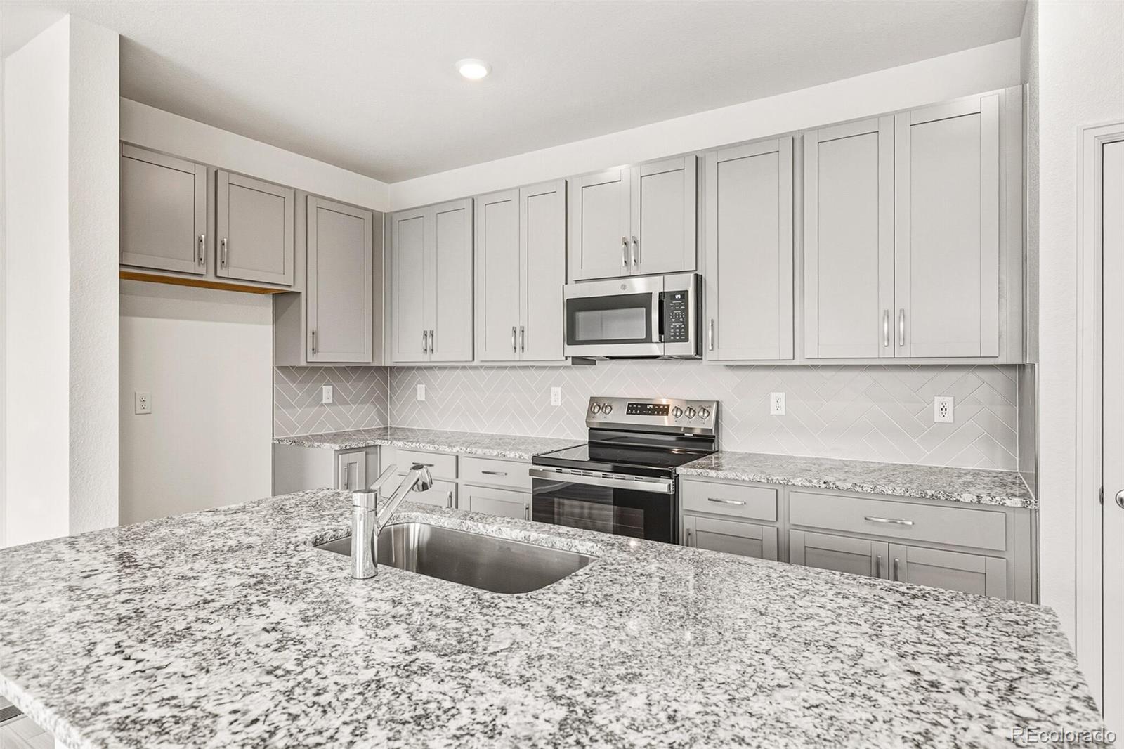 28708 E 6th Place