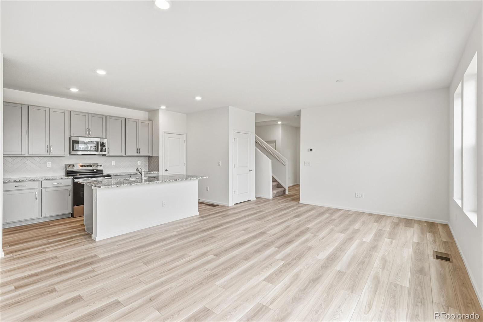 28708 E 6th Place