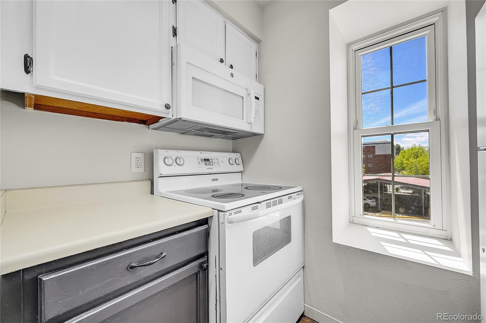980 S Dahlia Street Unit: F
