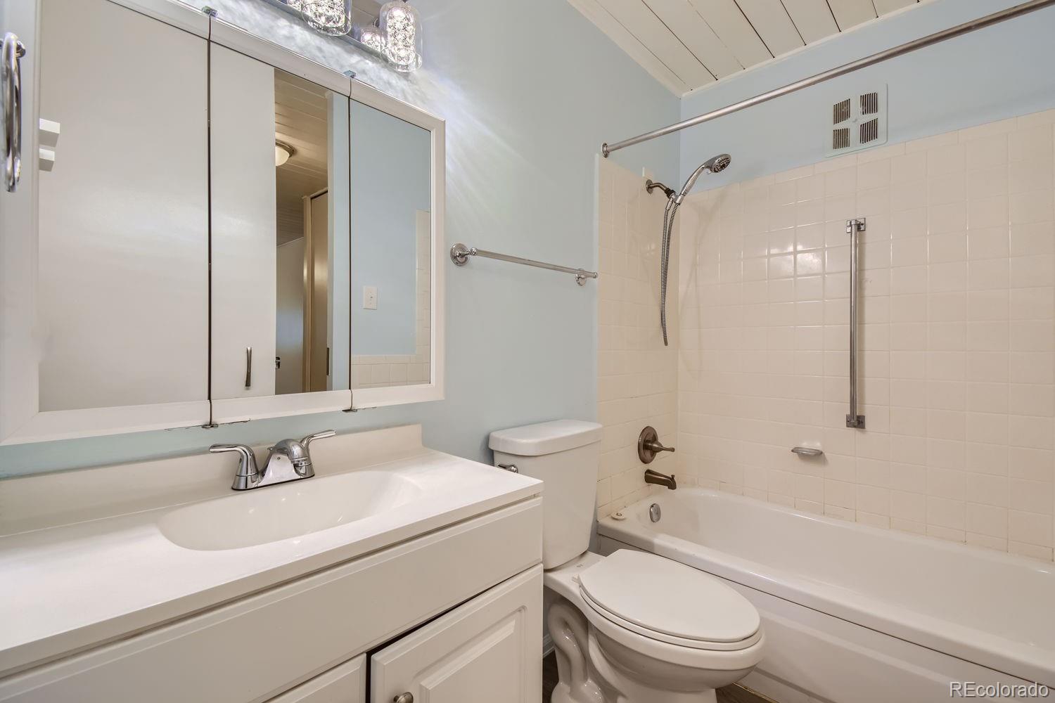 655 S Clinton Street Unit: 10B