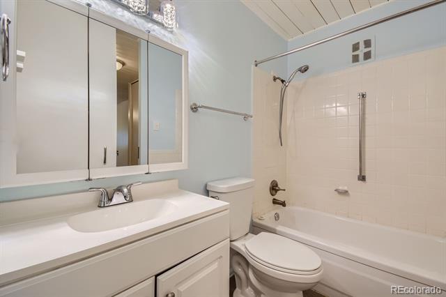 655 S Clinton Street Unit: 10B