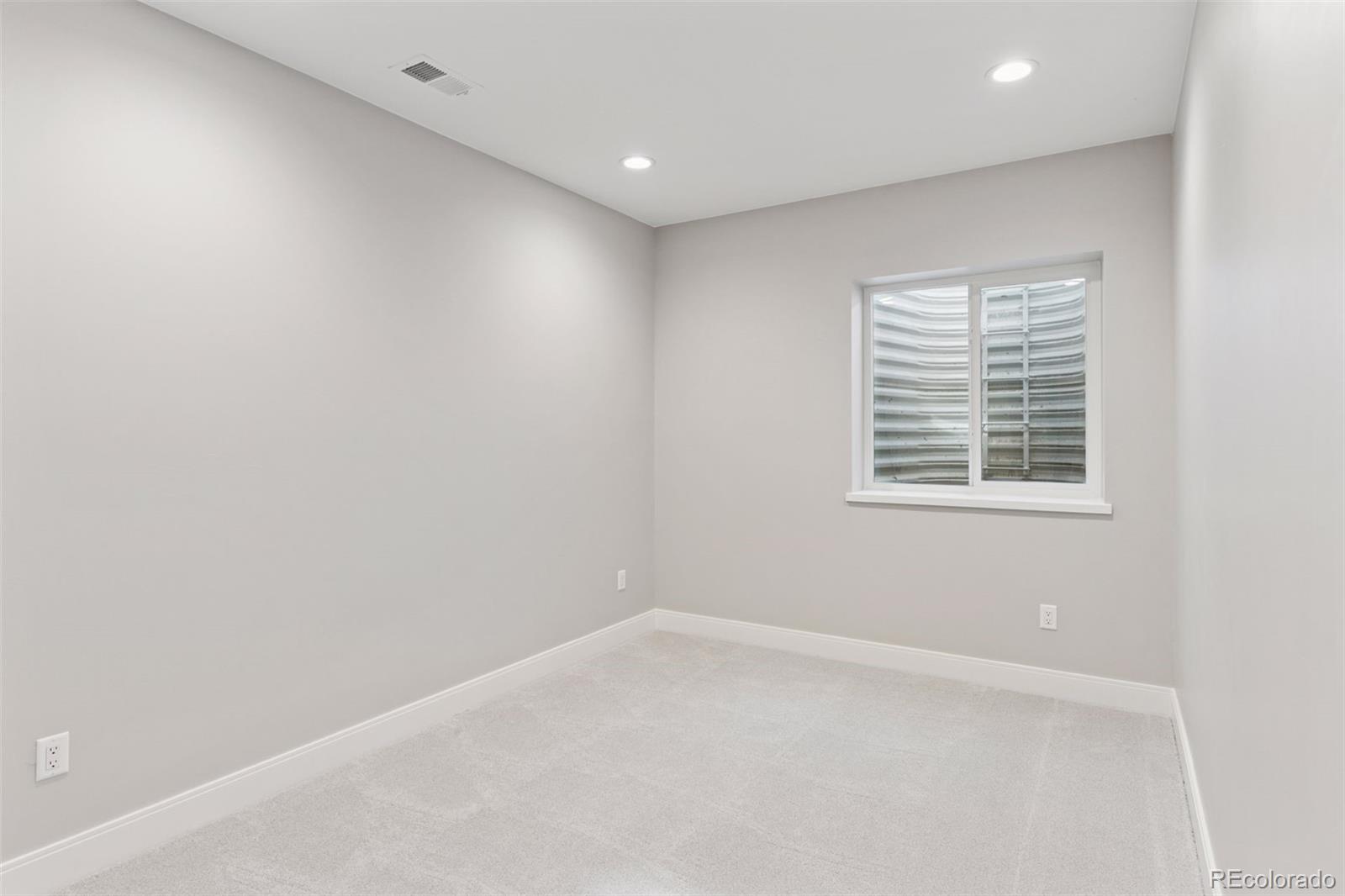 953 William Way