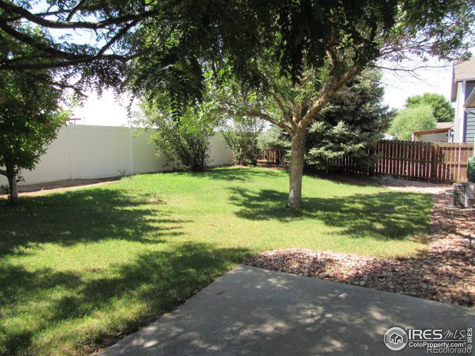 2841 Apricot Avenue