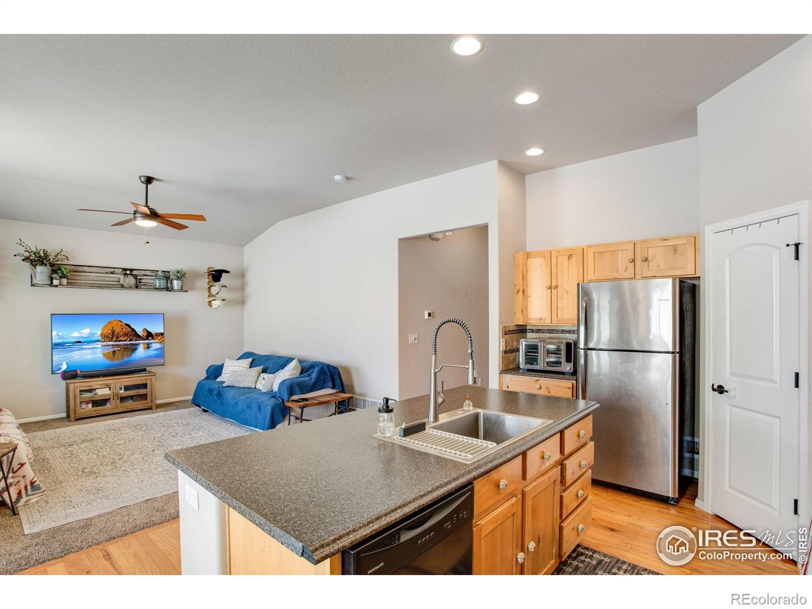 562 Ellingwood Pointe Drive