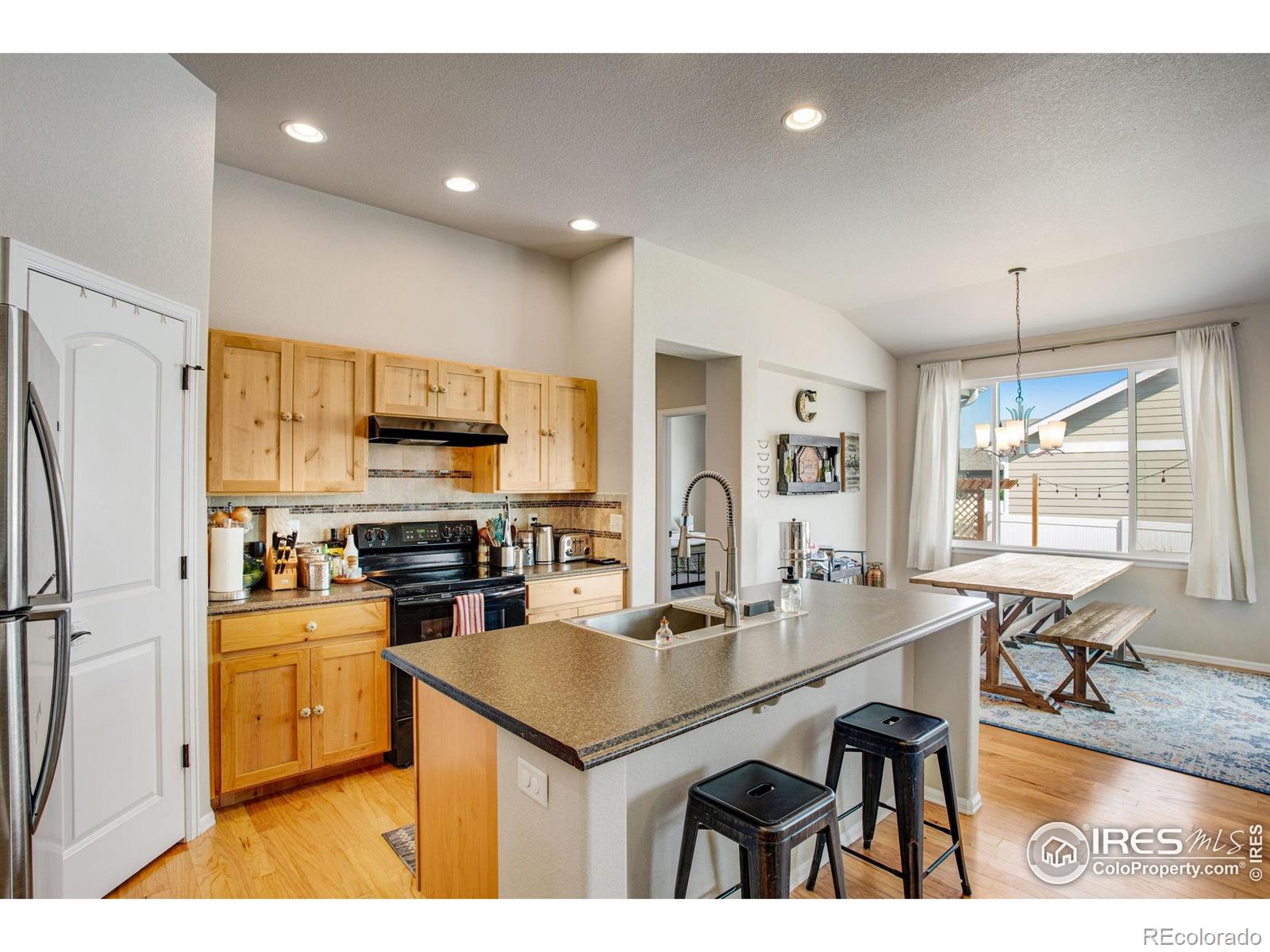 562 Ellingwood Pointe Drive