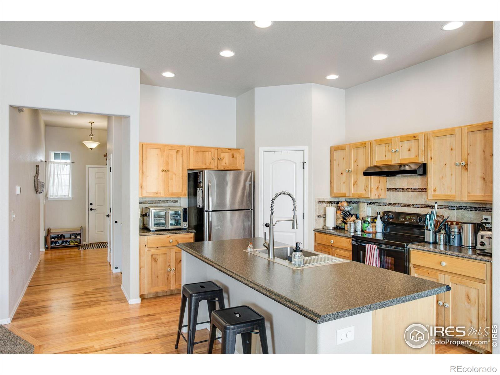 562 Ellingwood Pointe Drive