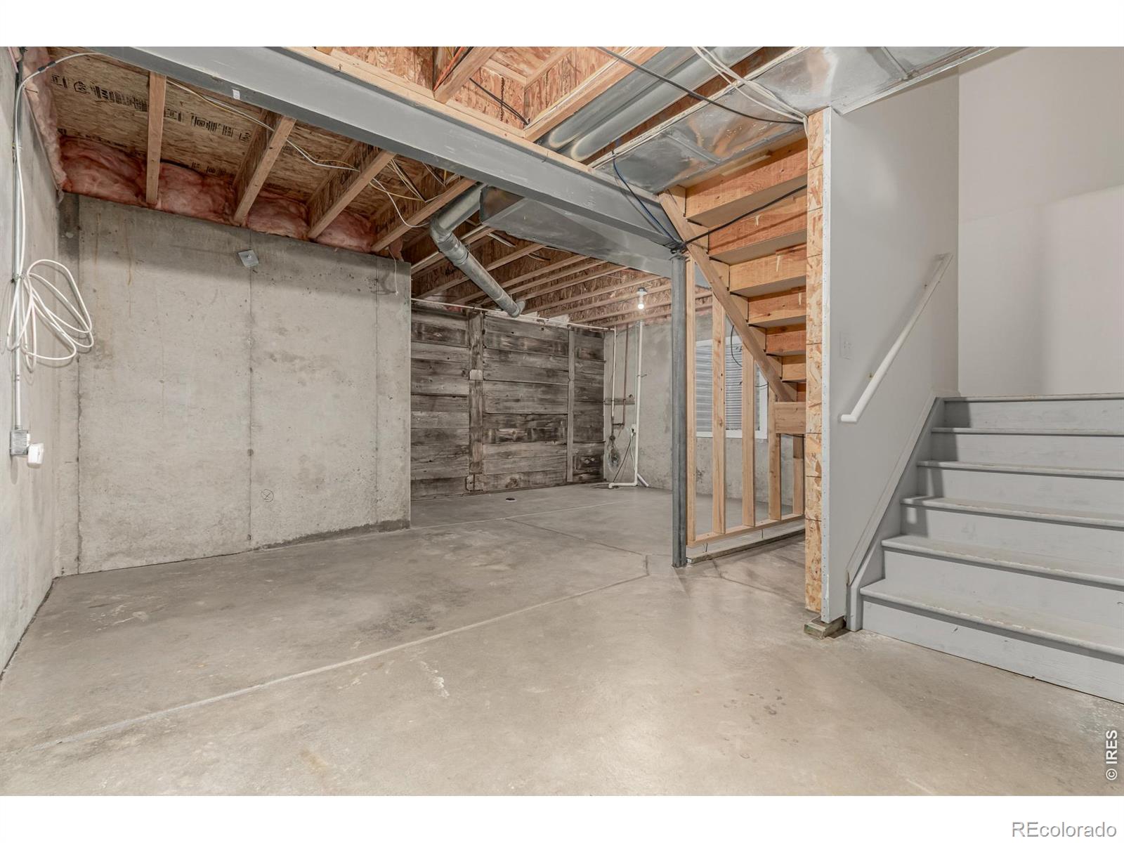 1504 Persian Avenue