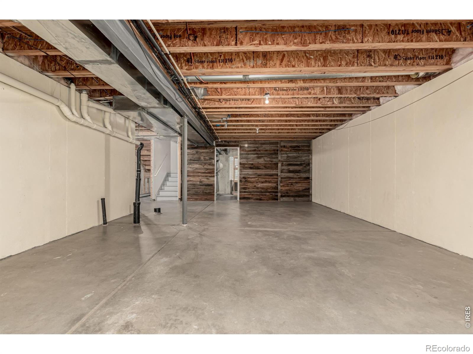 1504 Persian Avenue