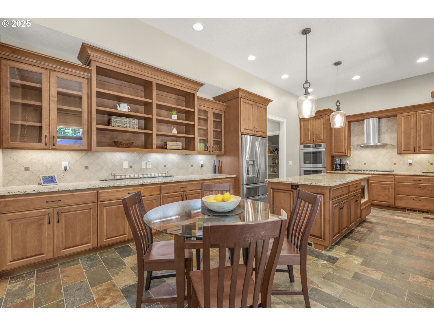 25600 NE RIDGE VIEW DR