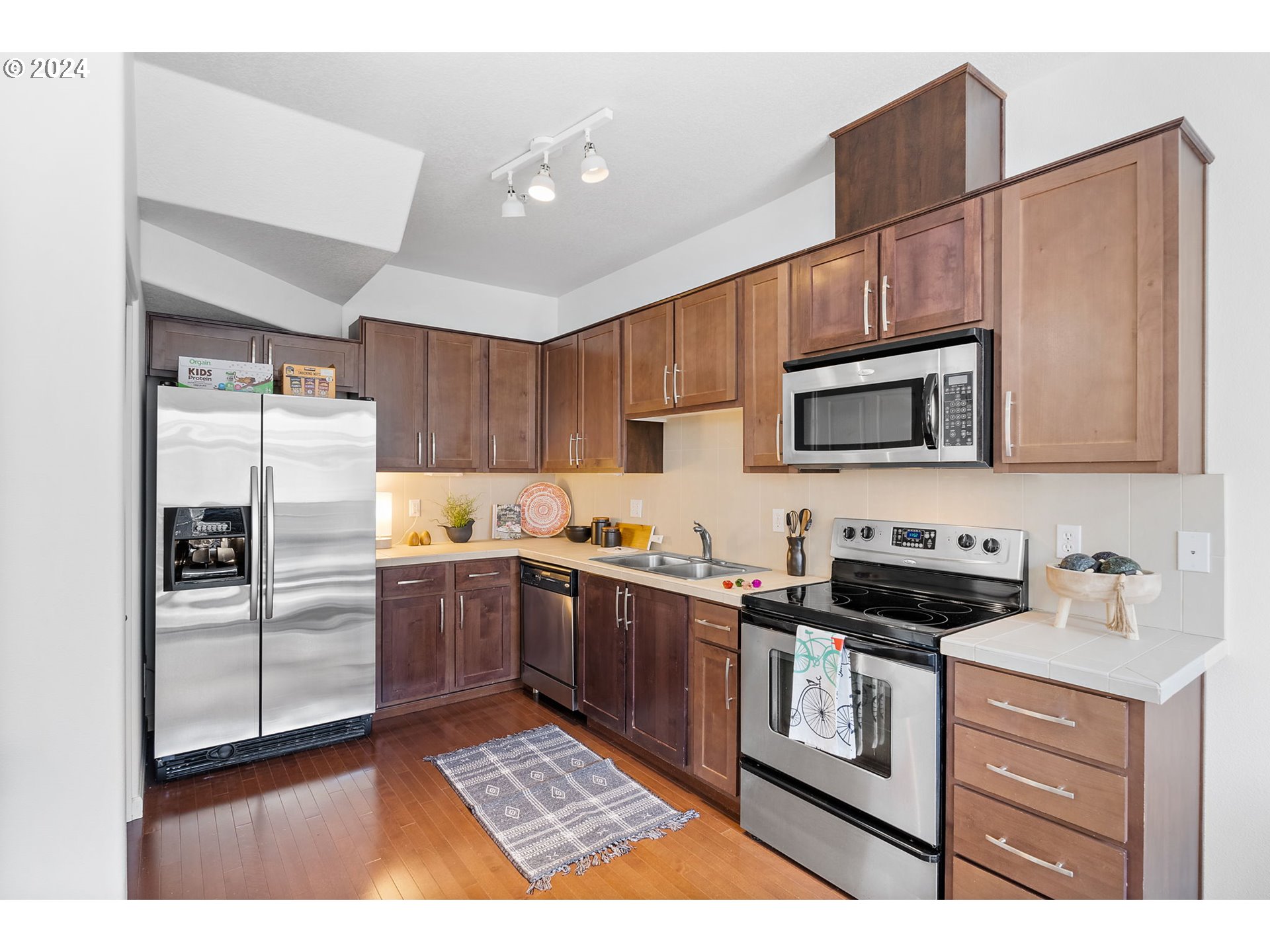 665 NW FALLING WATERS LN 101