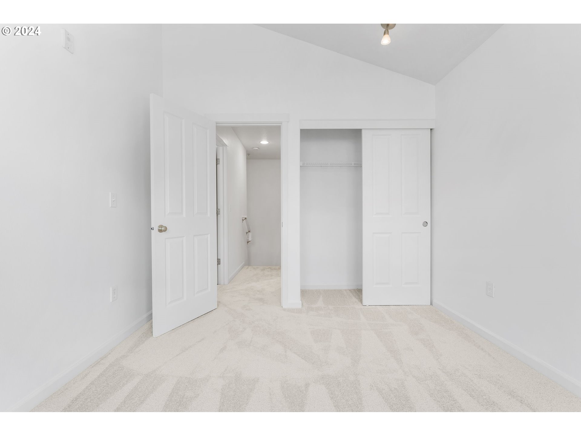 665 NW FALLING WATERS LN 101