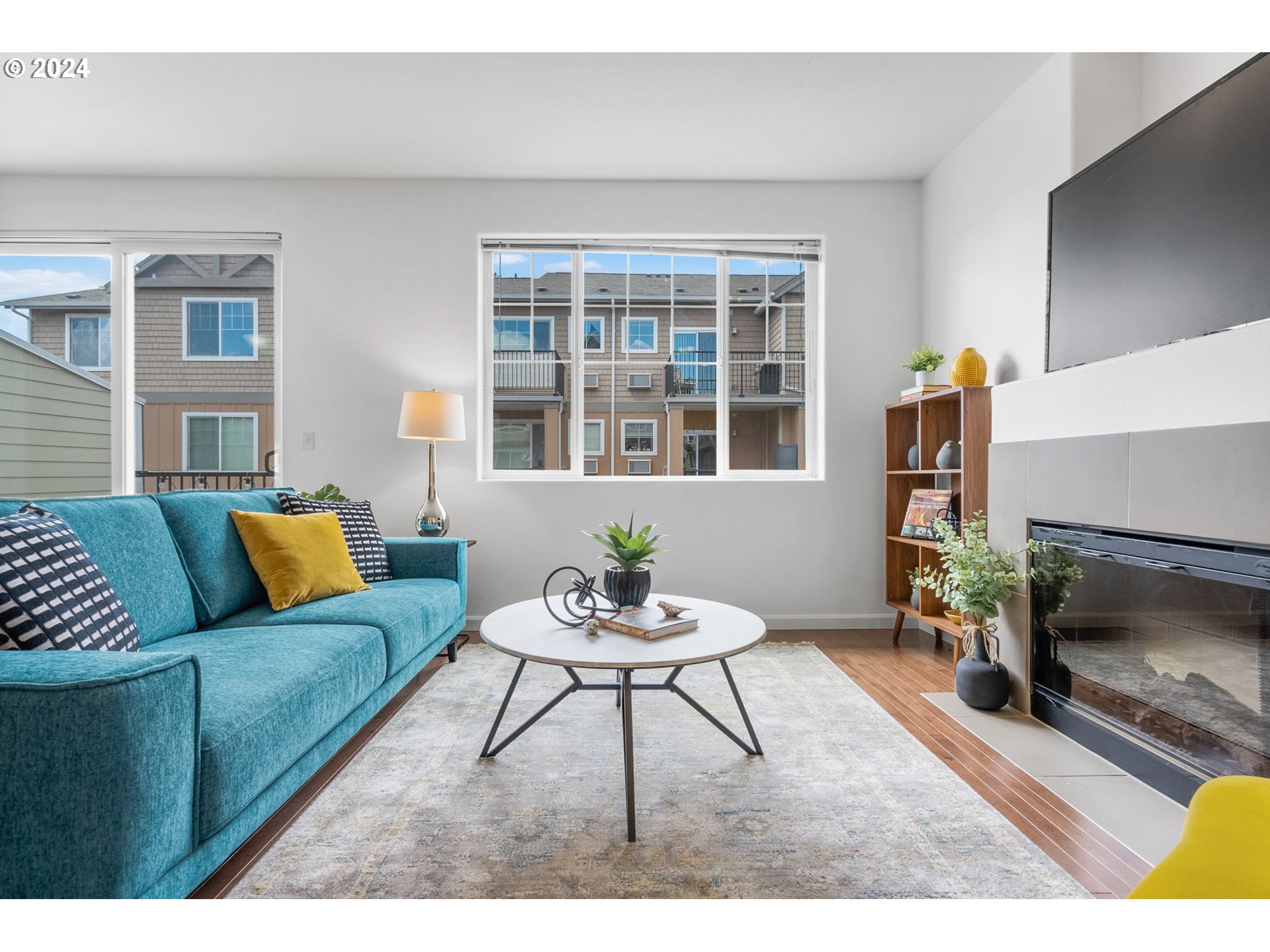 665 NW FALLING WATERS LN 101