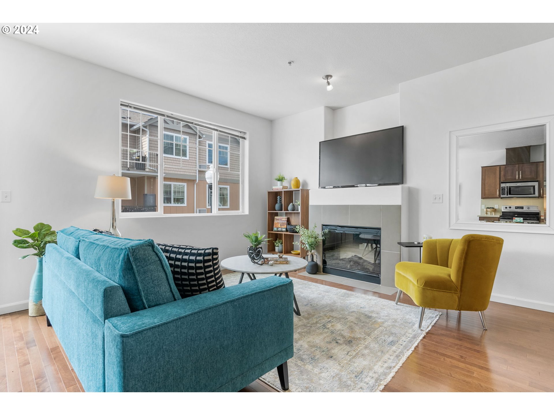 665 NW FALLING WATERS LN 101