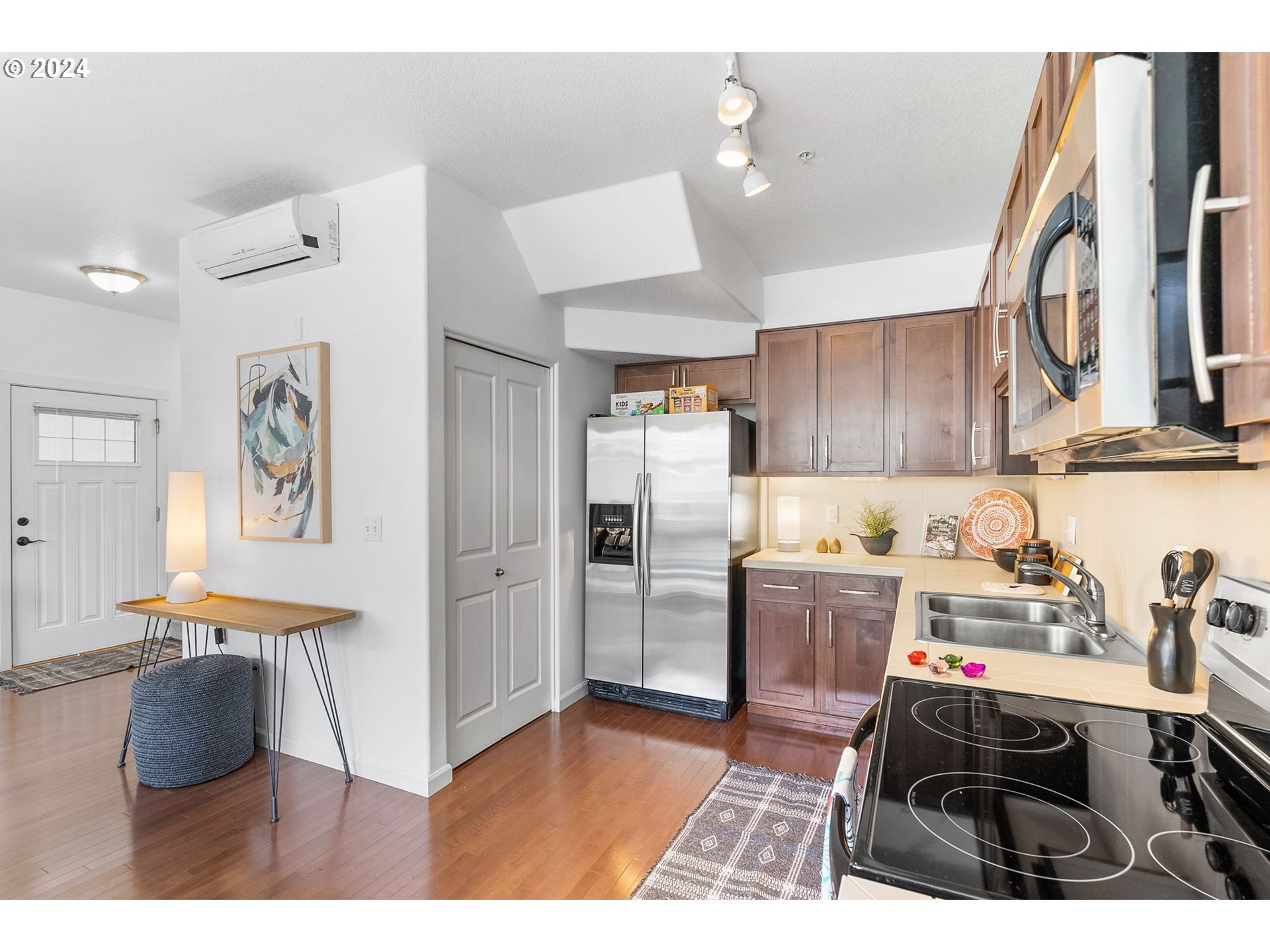 665 NW FALLING WATERS LN 101