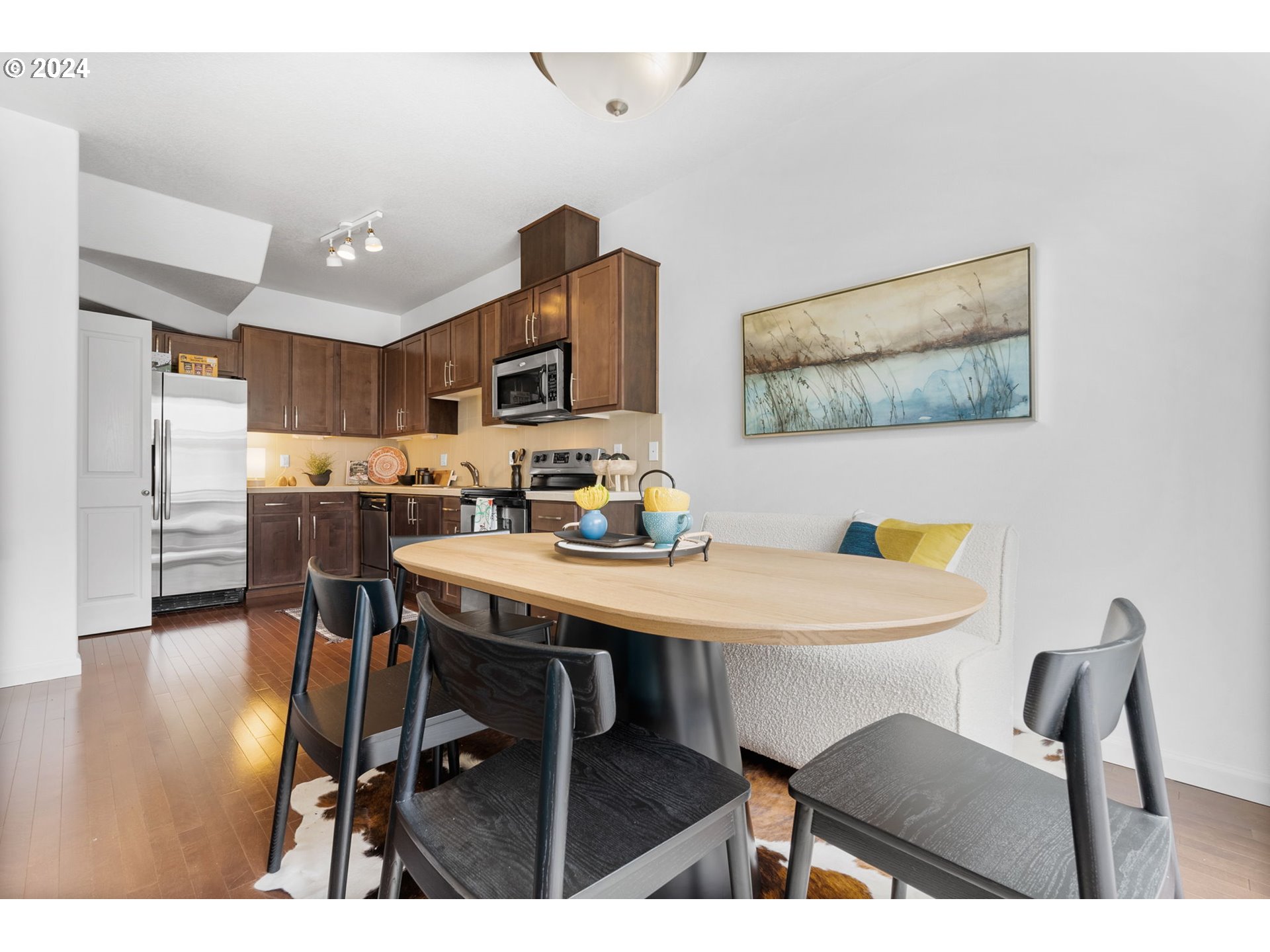 665 NW FALLING WATERS LN 101