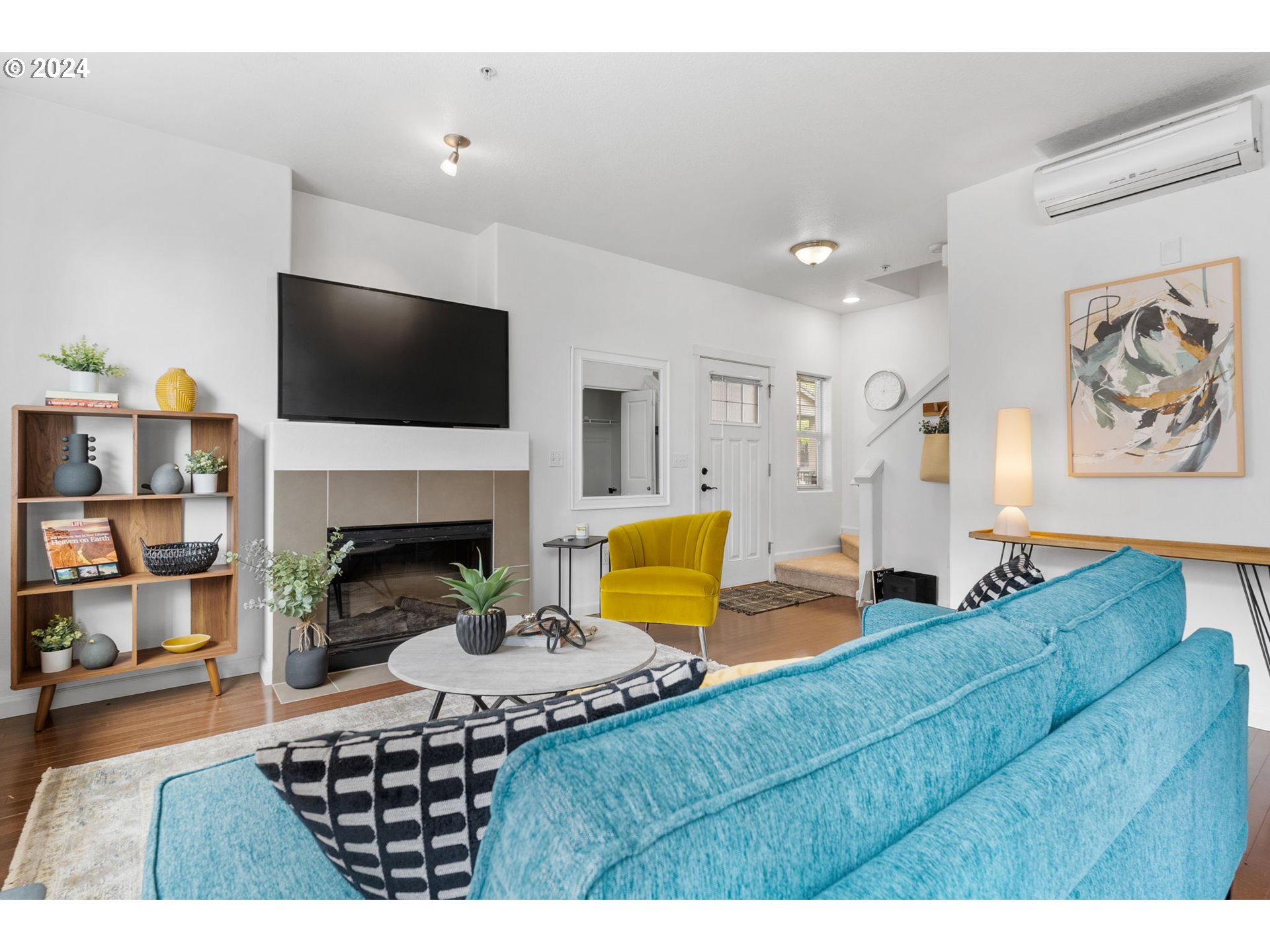 665 NW FALLING WATERS LN 101