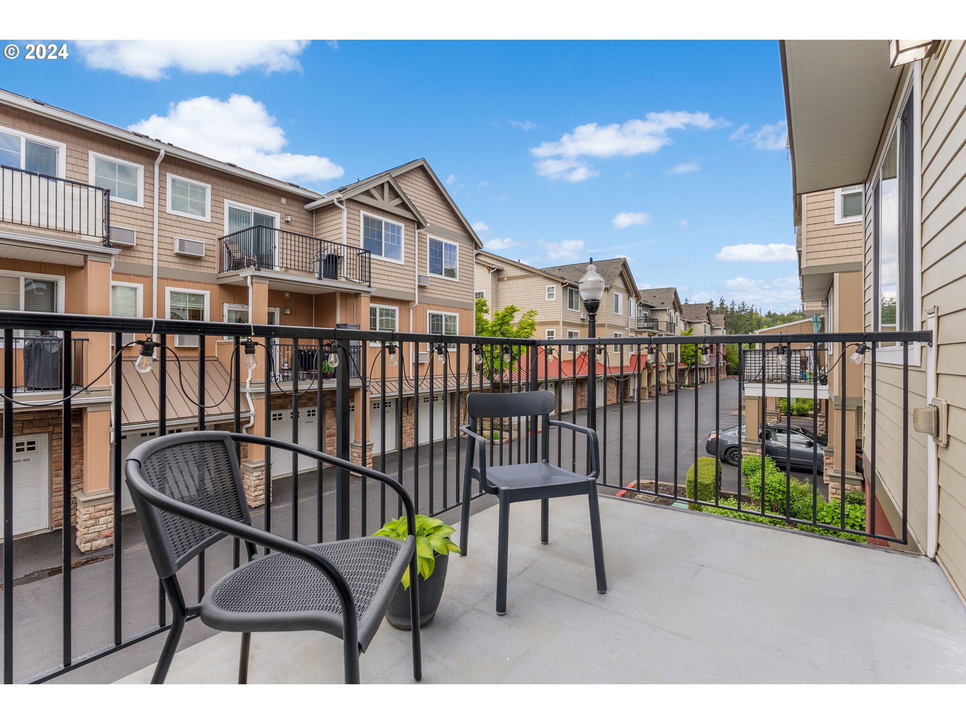 665 NW FALLING WATERS LN 101