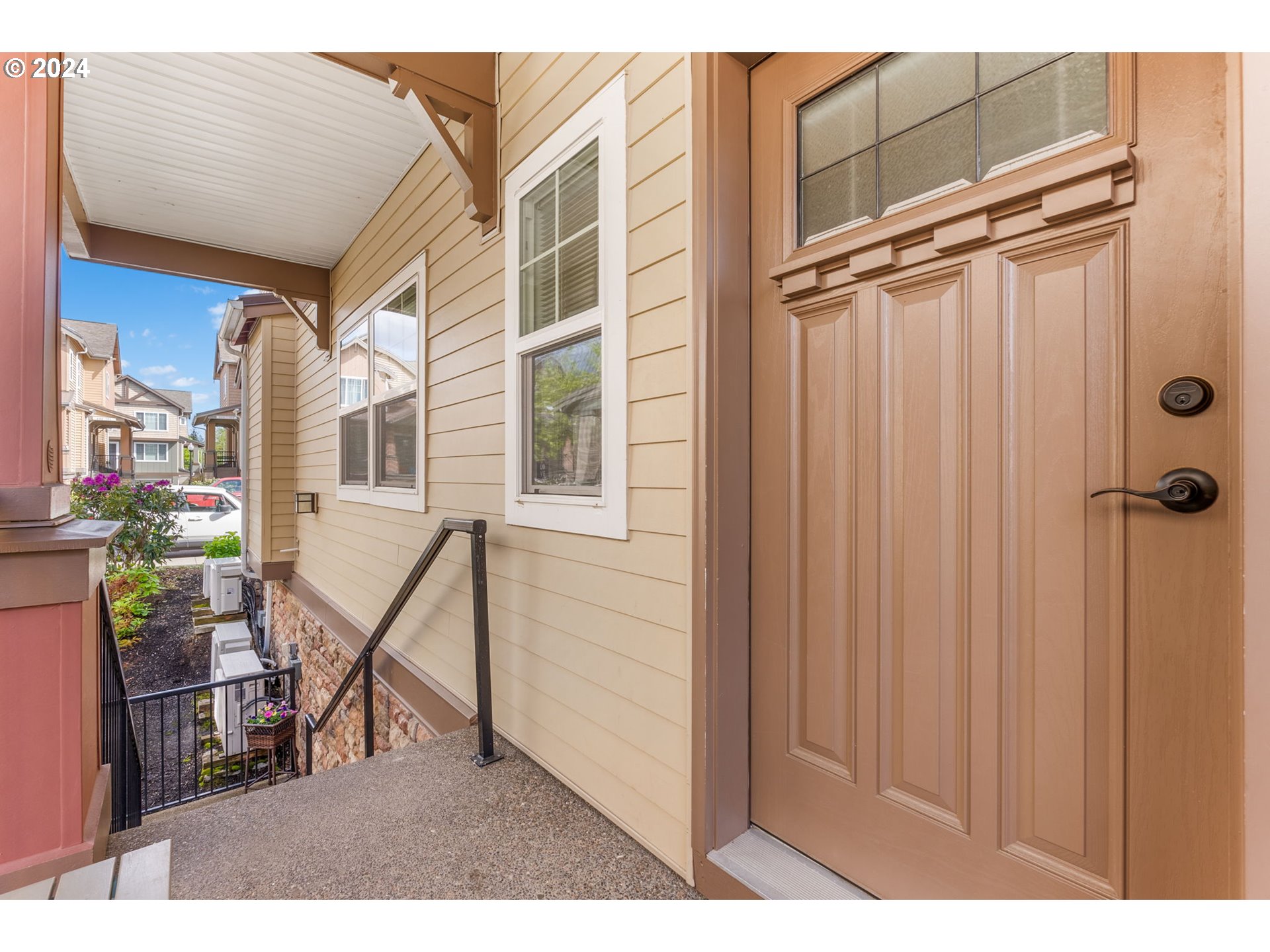 665 NW FALLING WATERS LN 101