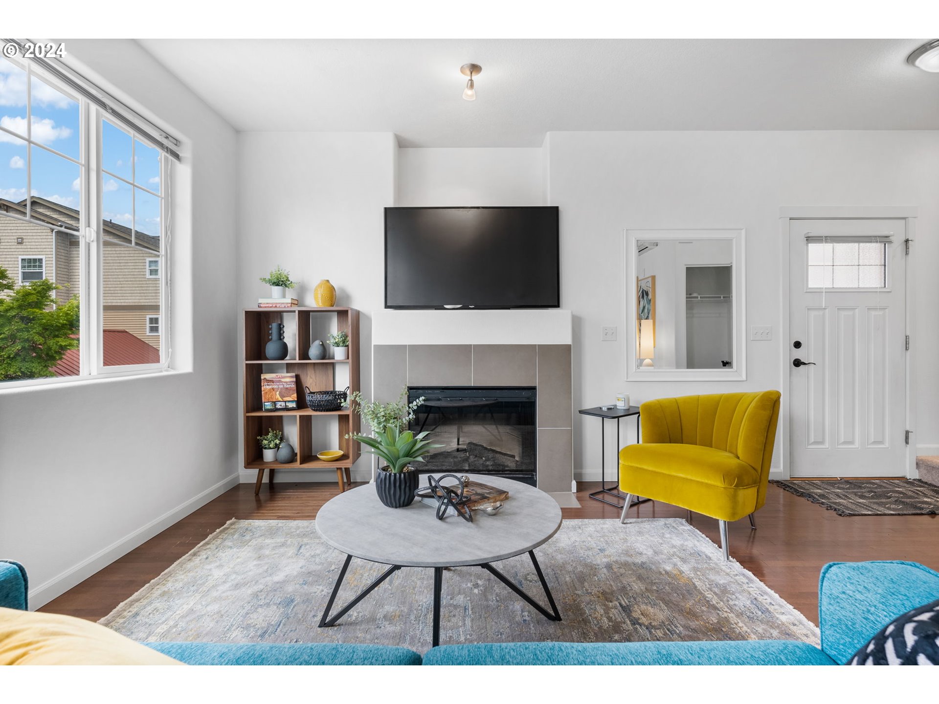 665 NW FALLING WATERS LN 101