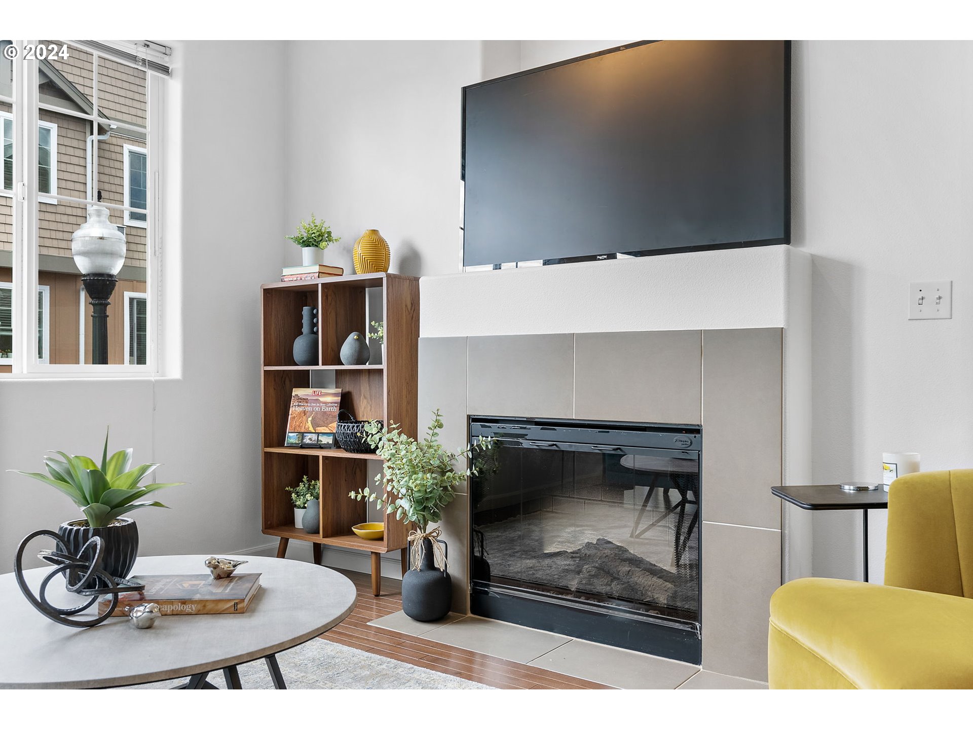 665 NW FALLING WATERS LN 101