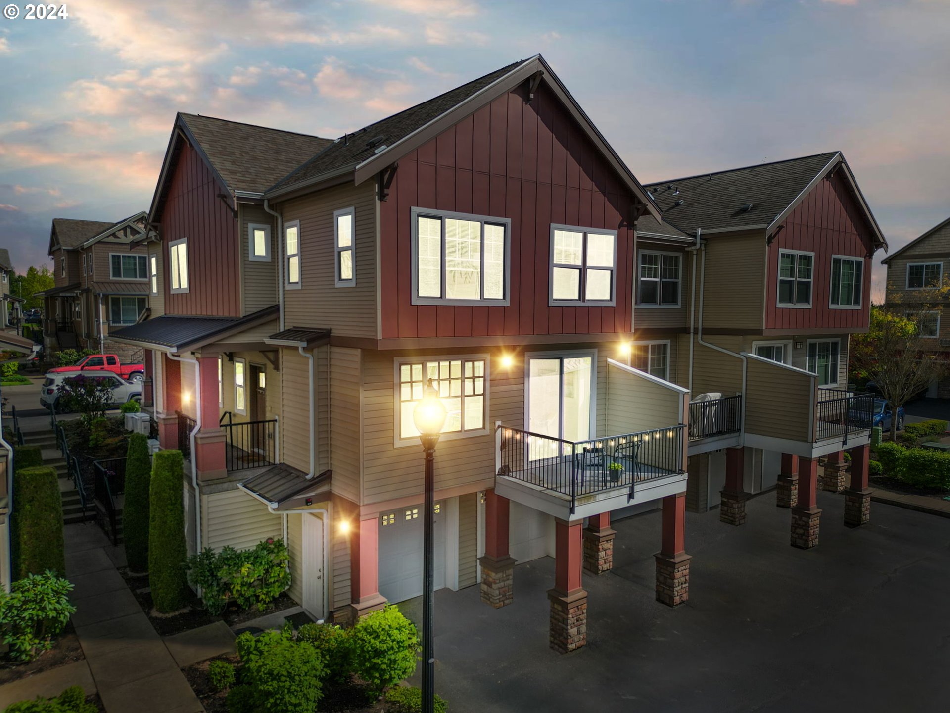 665 NW FALLING WATERS LN 101