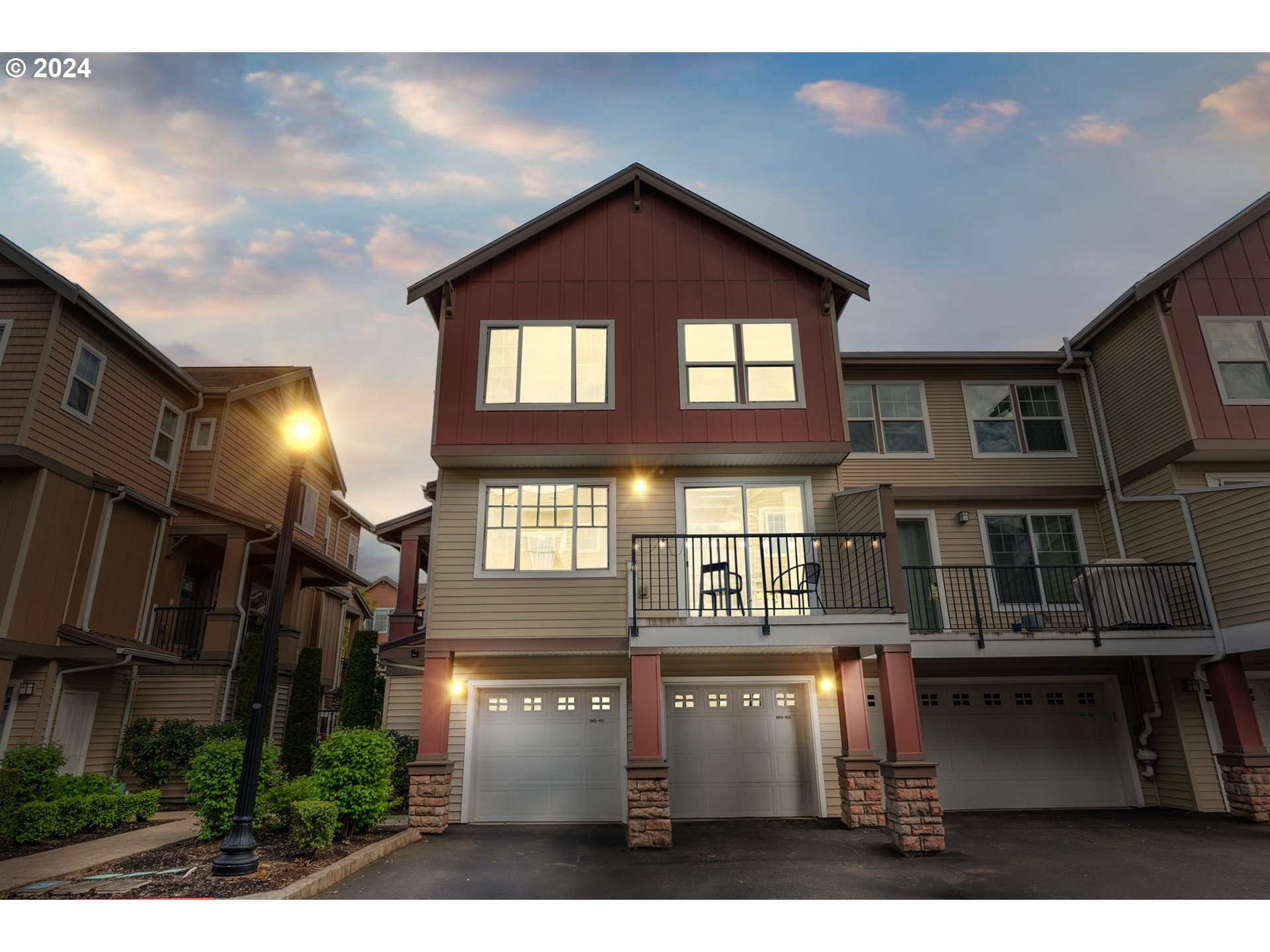 665 NW FALLING WATERS LN 101