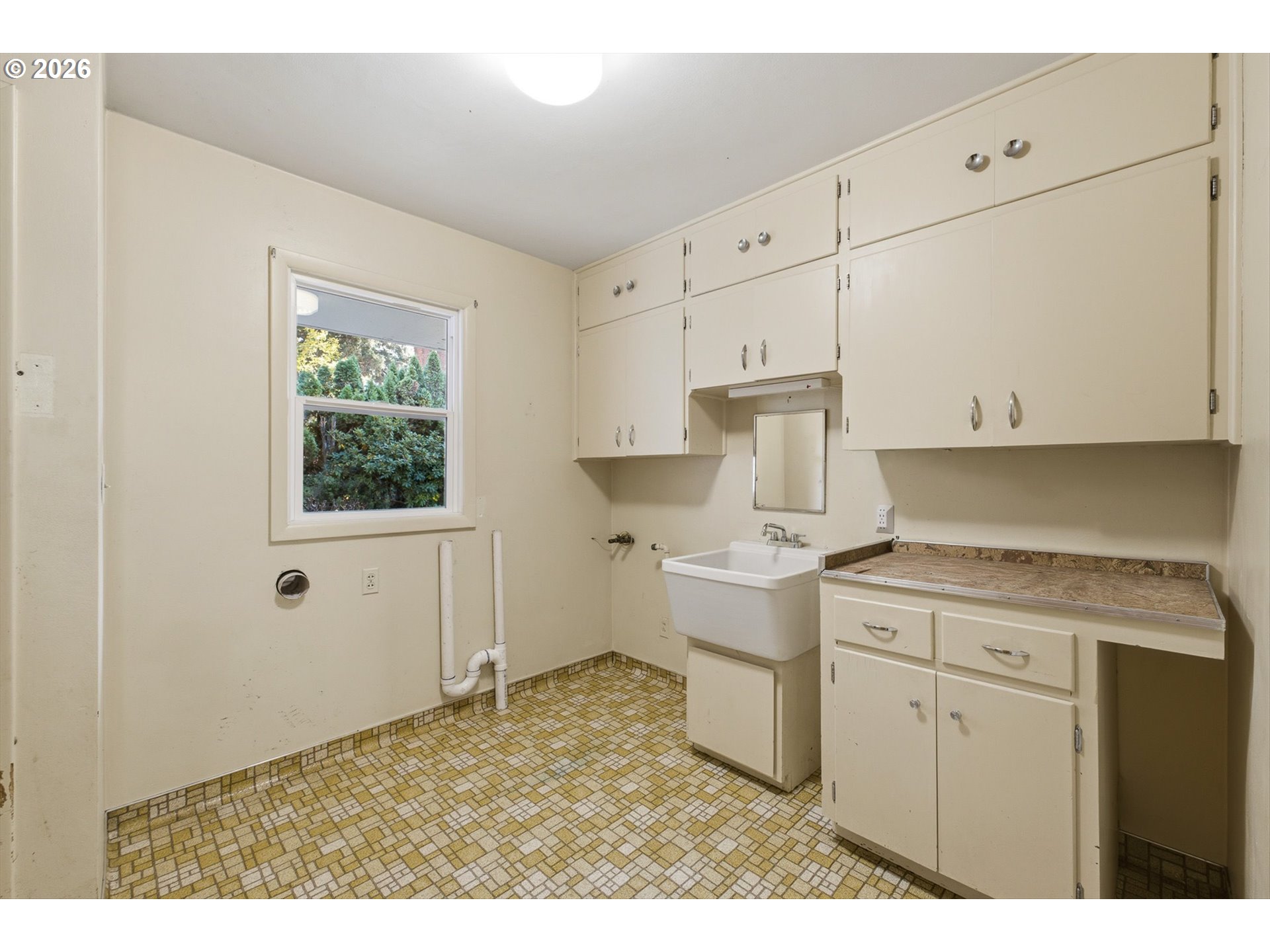 245 SW Linn PL