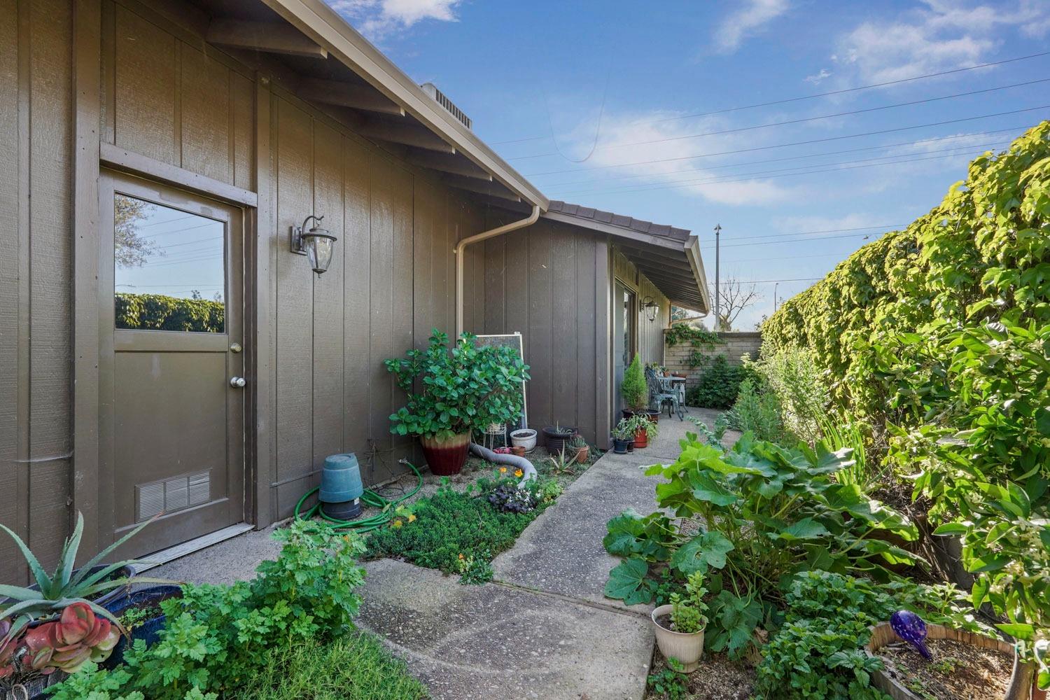 2457 W Elm Street