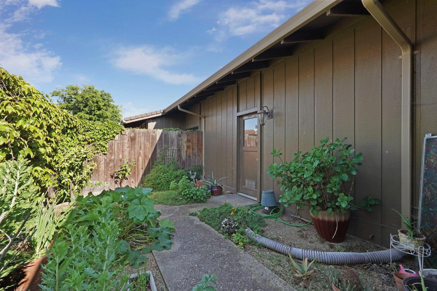 2457 W Elm Street