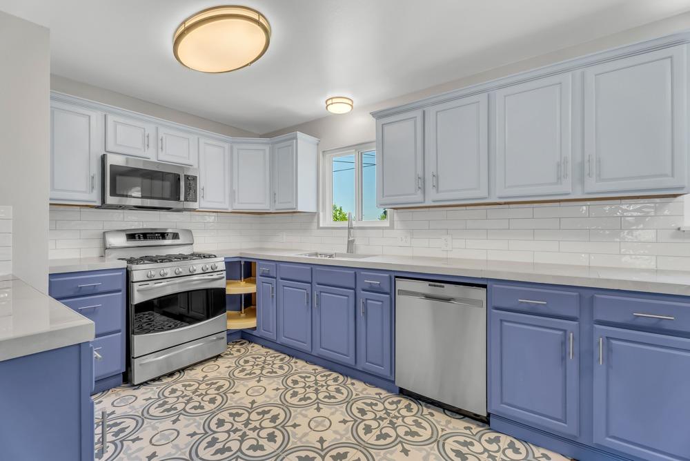 576 Thomsen Road