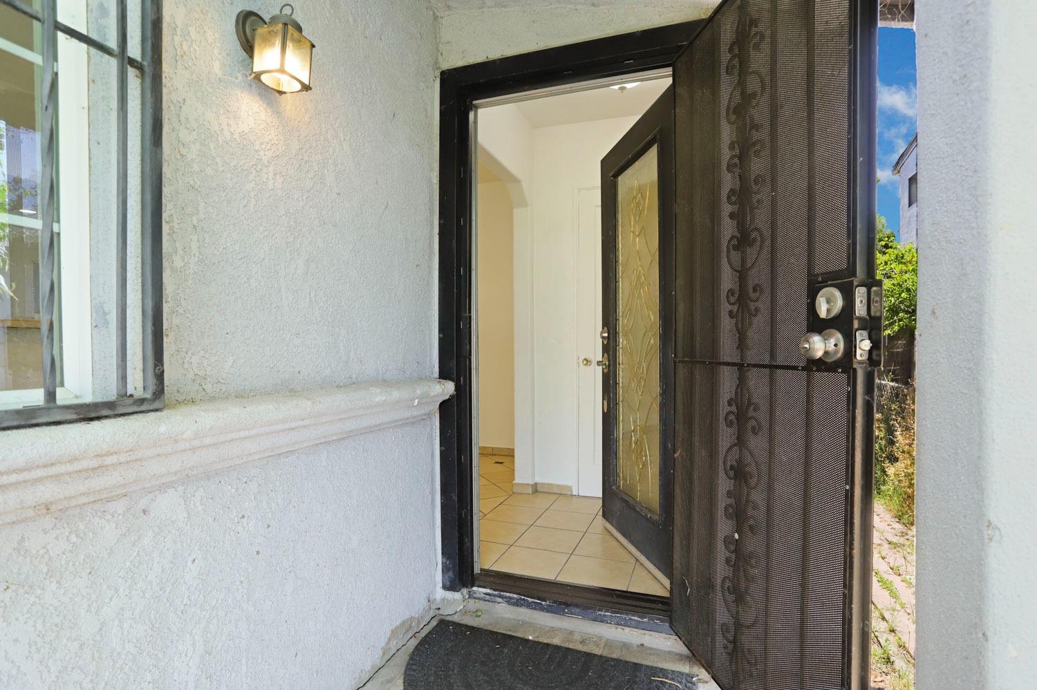 3529 Sierra Madre