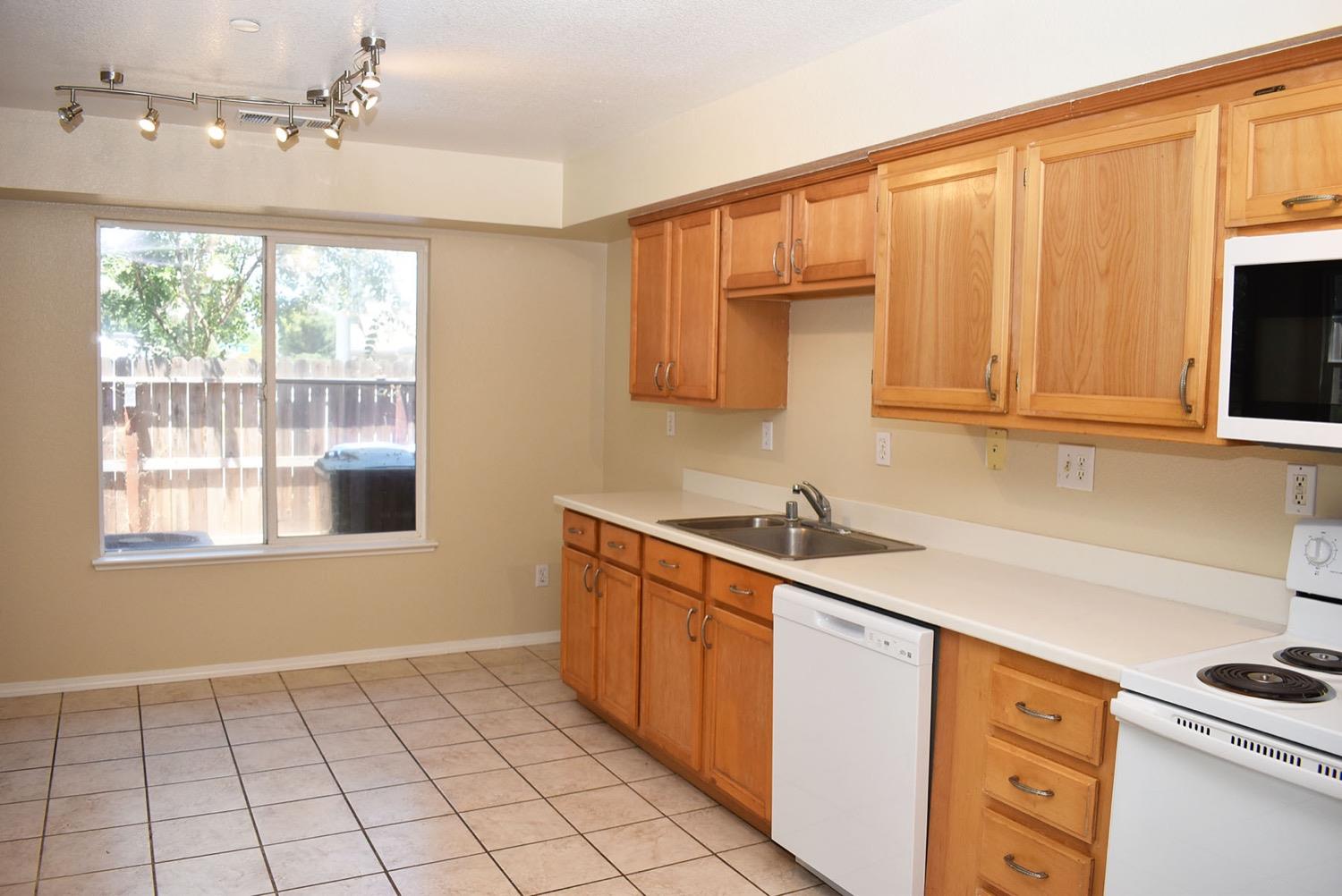 828 Lupine Court