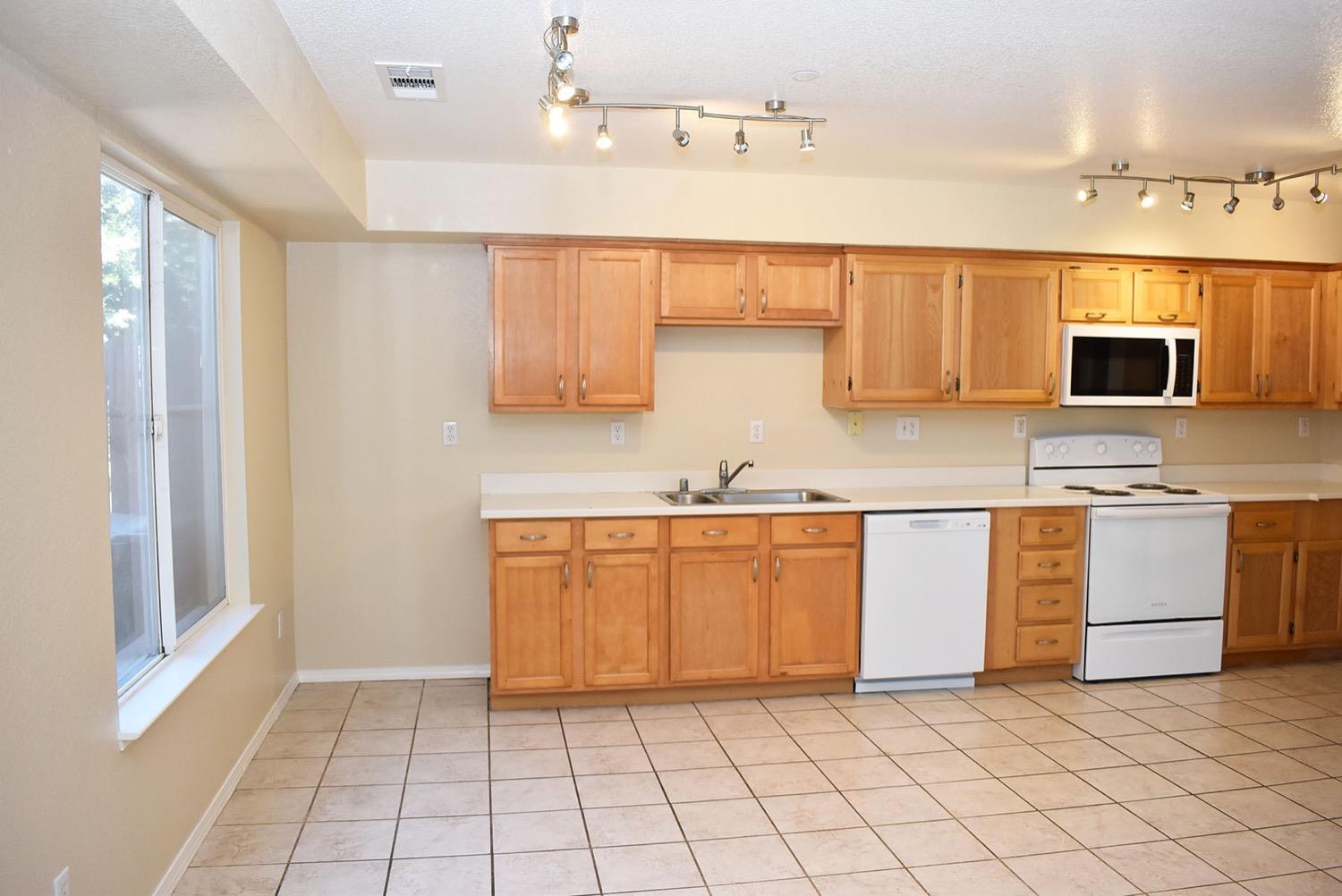 828 Lupine Court